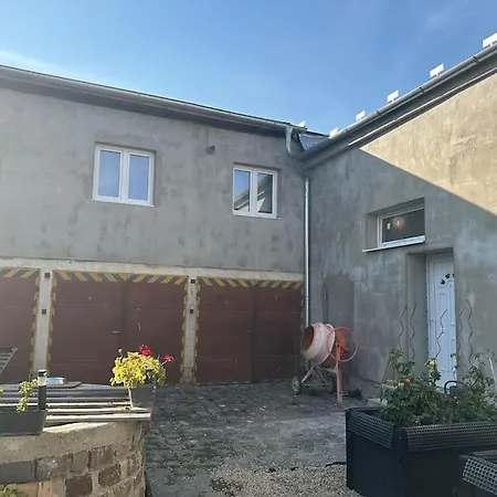 Apartman V Sukromnom Dvore Apartamento Lučenec