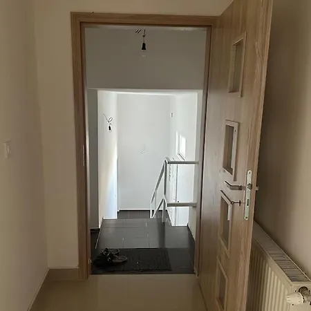 Apartman V Sukromnom Dvore Apartamento *
